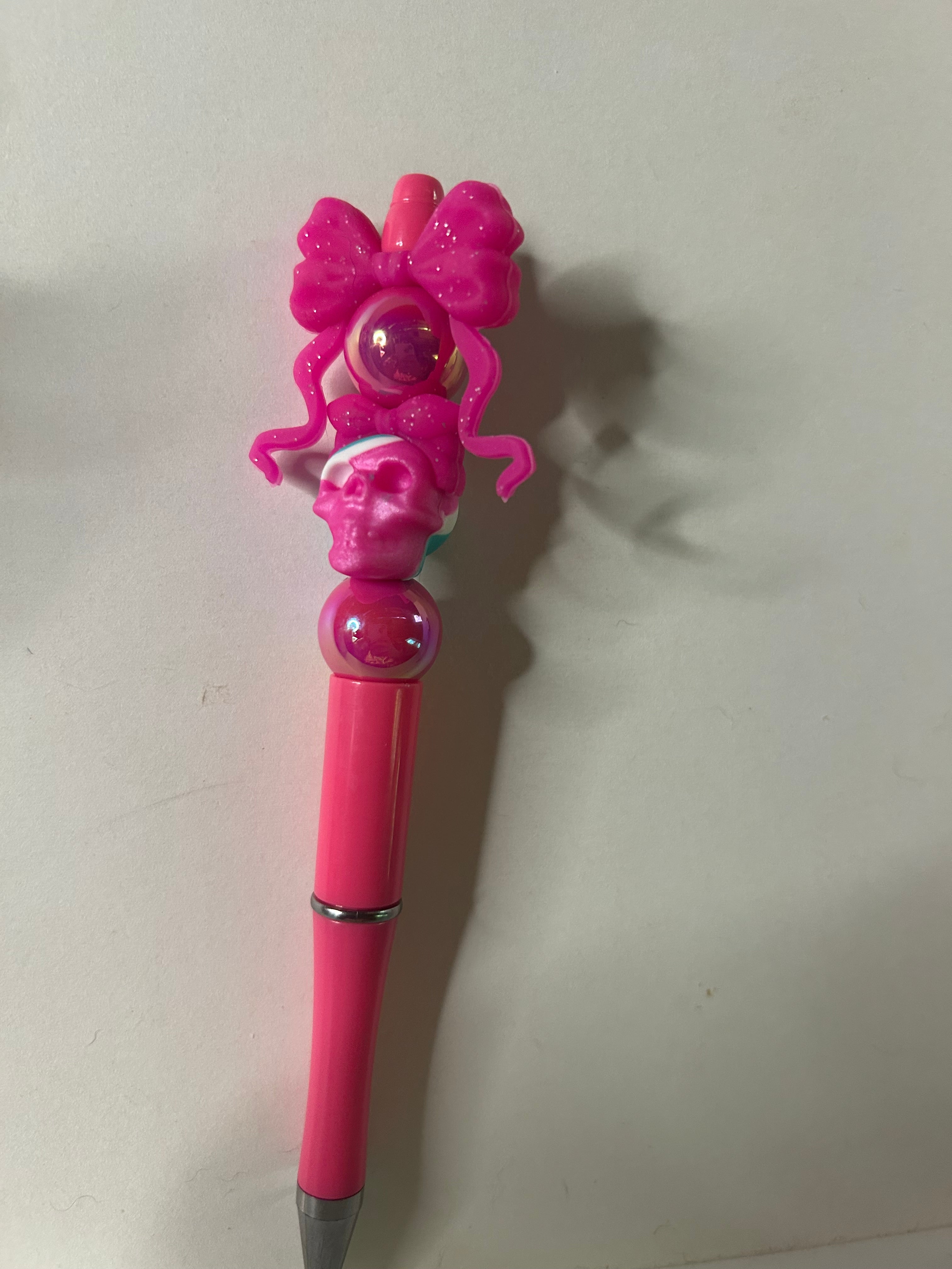 Skull bow pen
